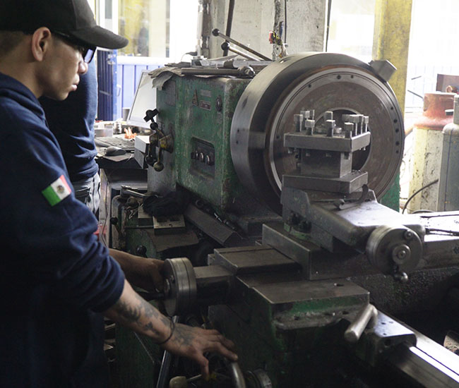 Maquinado de torno y fresa convencional